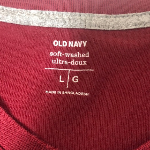 Old navy men t-shirt vneck - Picture 2 of 5